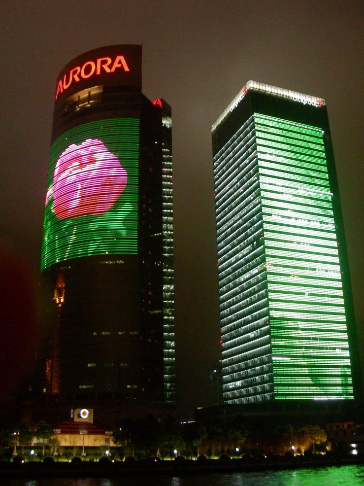 Grattacieli illuminati a Shangai